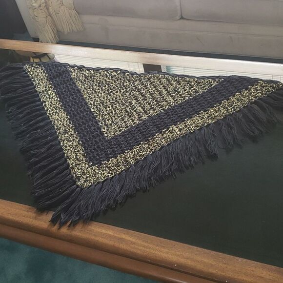 Rare Vintage Elegant Black & Gold Knitted Shawl - Picture 3 of 5